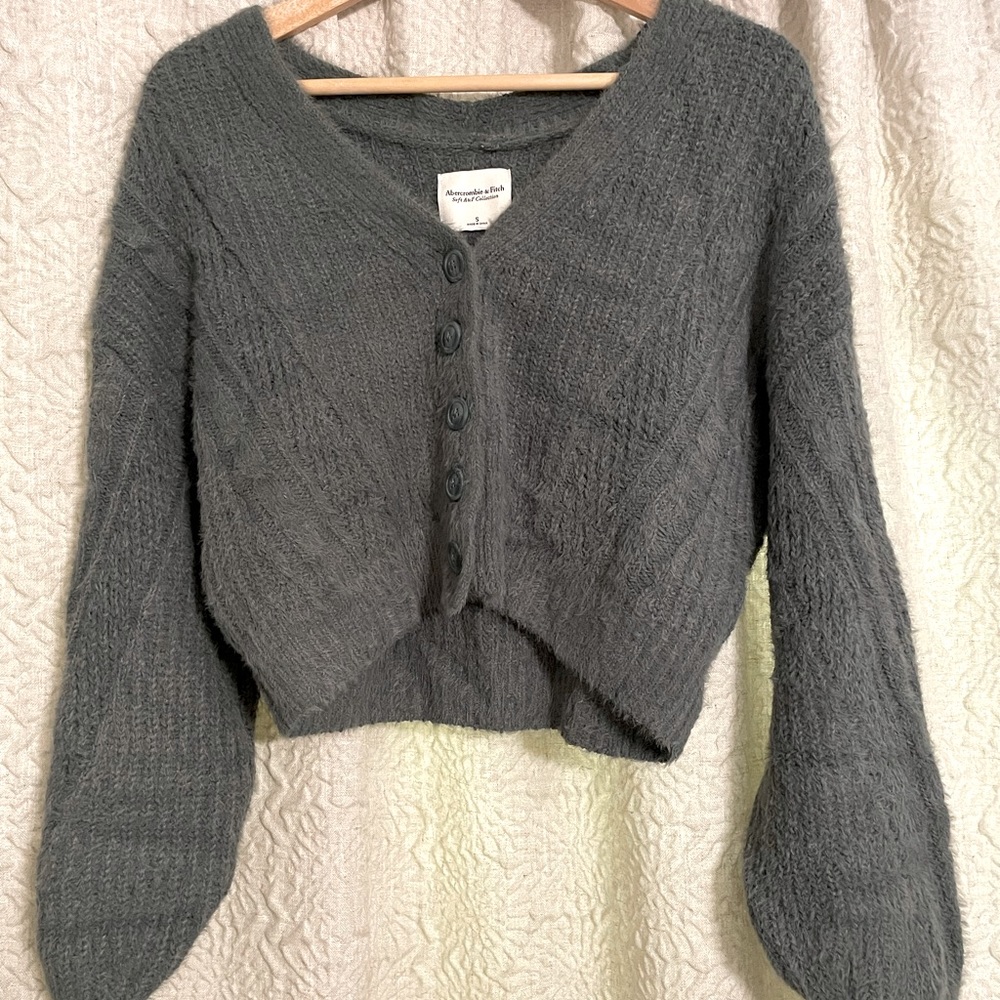 Abercrombie & Fitch button cardigan. S .
